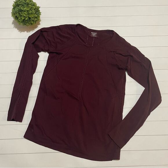 Athleta Martin‎ Burgundy Red Purple Perforated Athletic Workout Long Sleeve M - Picture 1 of 9